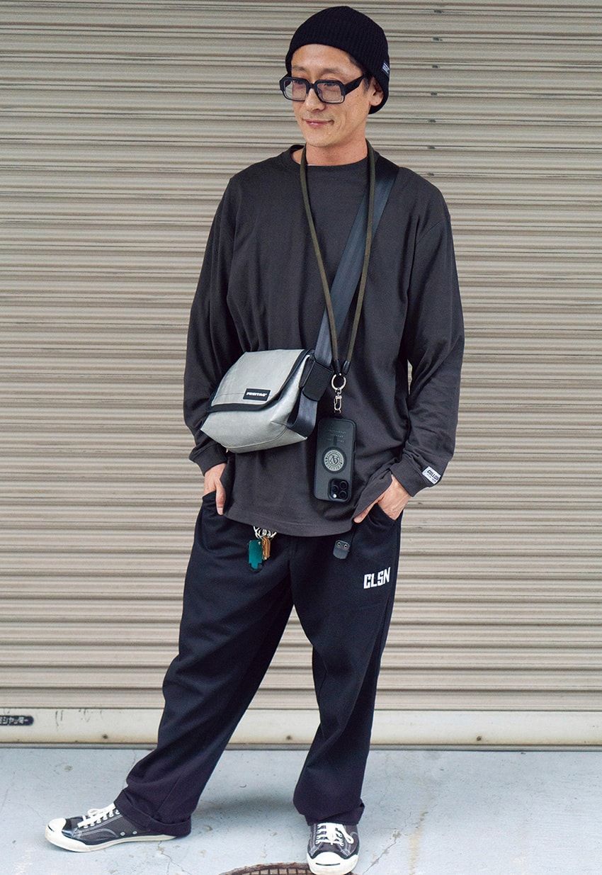 OCEANSな“青”か、色褪せない永遠の“黒”か。絶対的定番色を駆使したワントーンコーデ18例 - 12枚目の画像