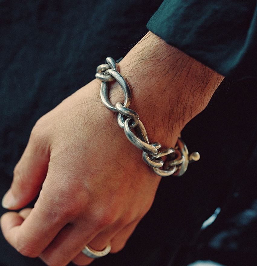 「スーツはカジュアルに」、「ハイブラはさらっと」。“お決まり”から解放されたMIXコーデ4例 - 9枚目の画像