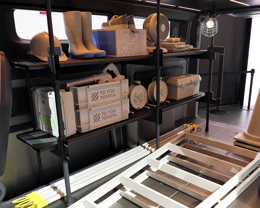 窓が上部だけだから、収納棚を設置しやすい。