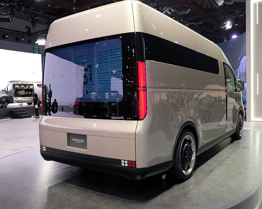 コンセプトカーらしく背面ディスプレイ装備。市販ではどんなデザインに!?