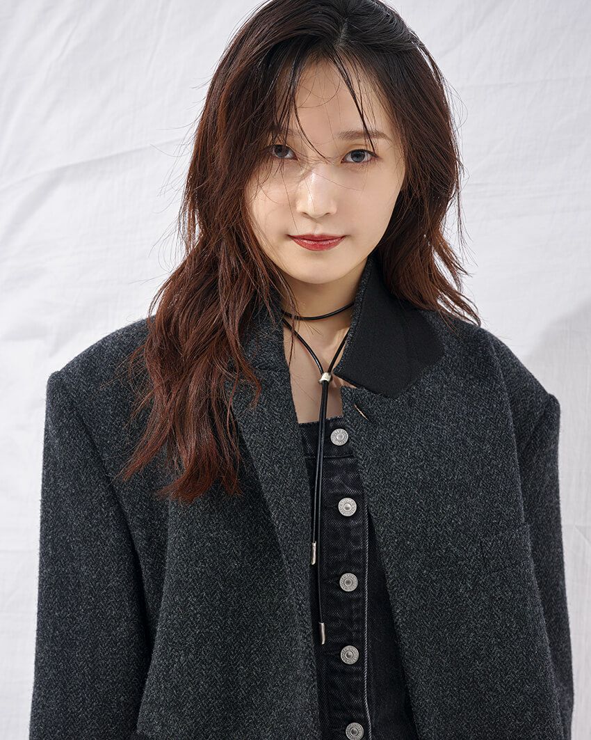 鞘師里保（さやしりほ）●1998年生まれ、広島県出身。2011年にモ ーニング娘。9期メンバーとしてメジャーデビュー。15年 に卒業後、ニューヨークへダンス留学。20年に芸能活 動を再開し、今年、エイベックス・トラックスよりソロとし てメジャーデビューを果たす。