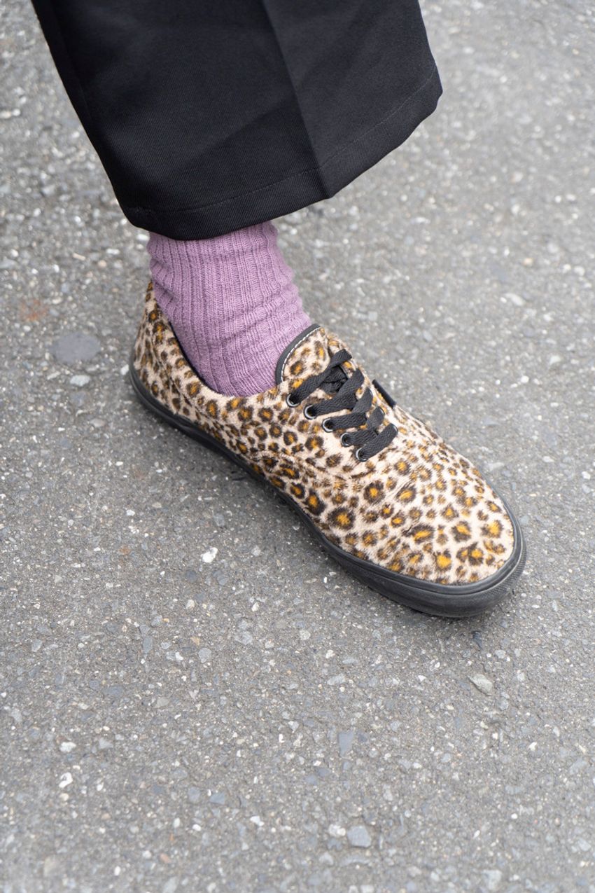 「スラックス×ヴァンズ」の黄金コンビ。街角の5人が提案する“シック＆ストリート”な足元論 - 8枚目の画像