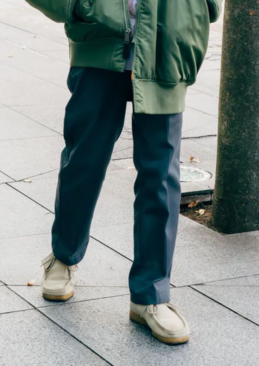 「ディッキーズ」を愛する4名の大人をスナップで。選んだのは黒系、ミリタリーJK、スウェット合わせ - 1枚目の画像