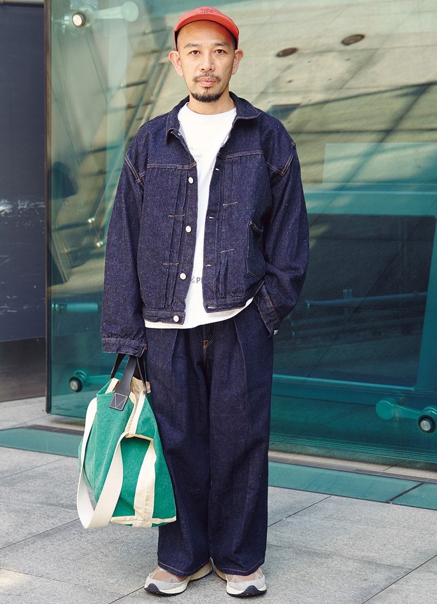 デニムジャケット＝キャプテン サンシャイン　デニム＝マーカウェア　スニーカー＝ニューバランス