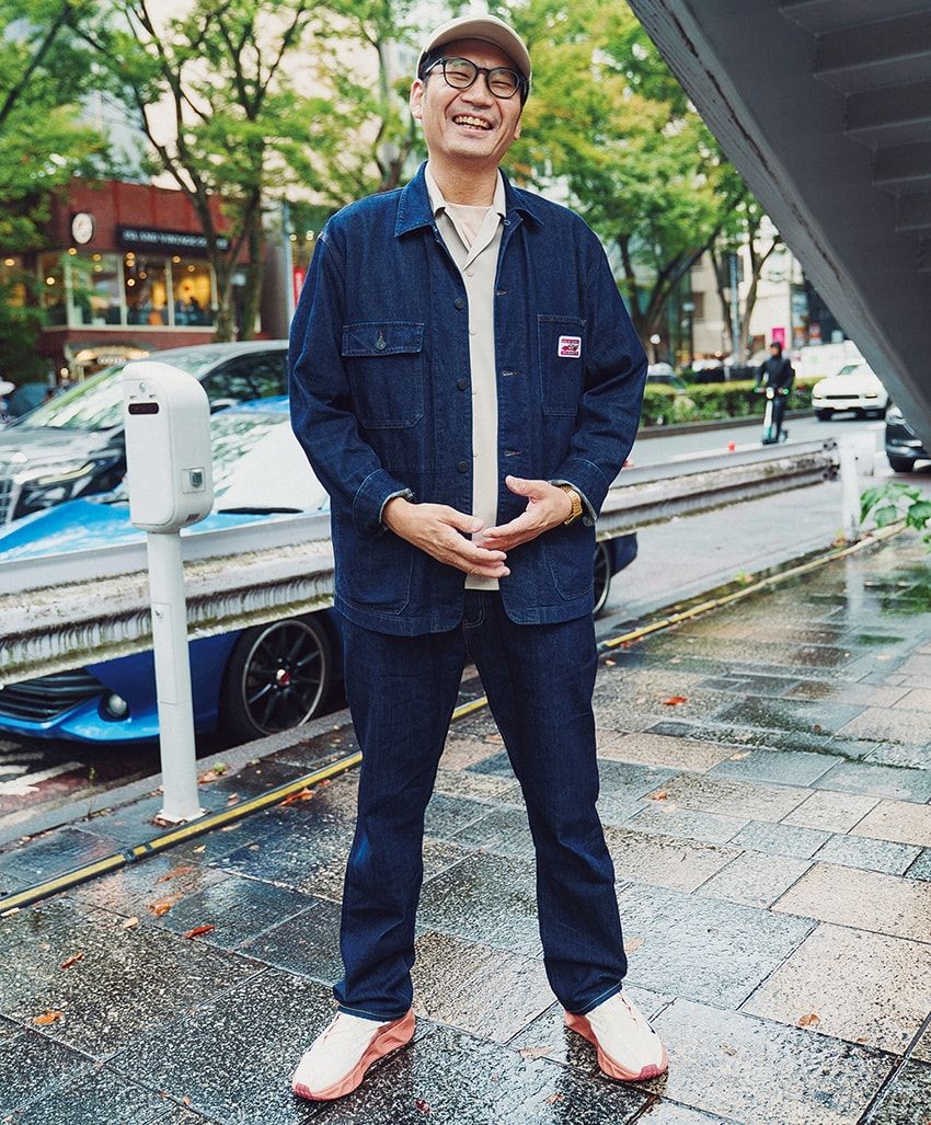 デニムジャケット＝ユニクロ　シャツ＝フリークスストア　パンツ＝ワークマン　スニーカー＝ナイキ