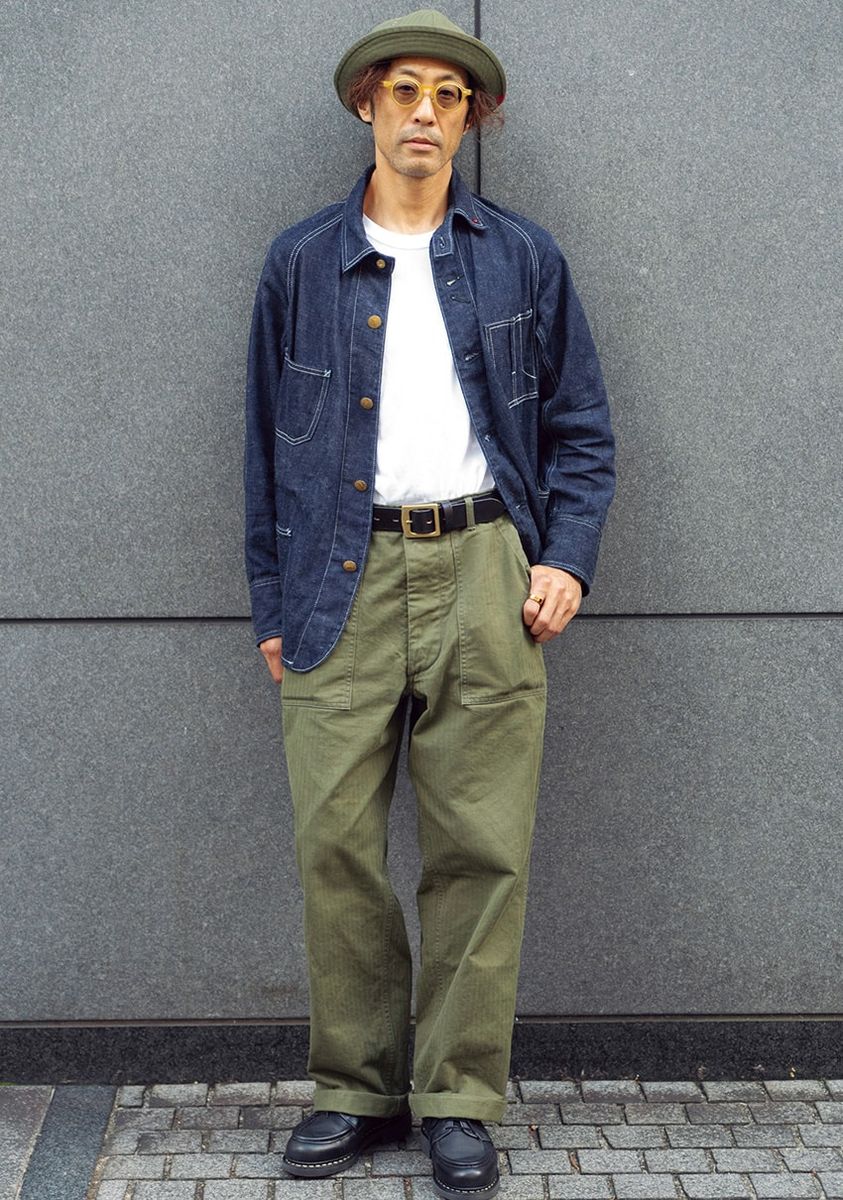 デニムジャケット、パンツ、帽子＝ボンクラ　Tシャツ＝ステューシー　靴＝パラブーツ