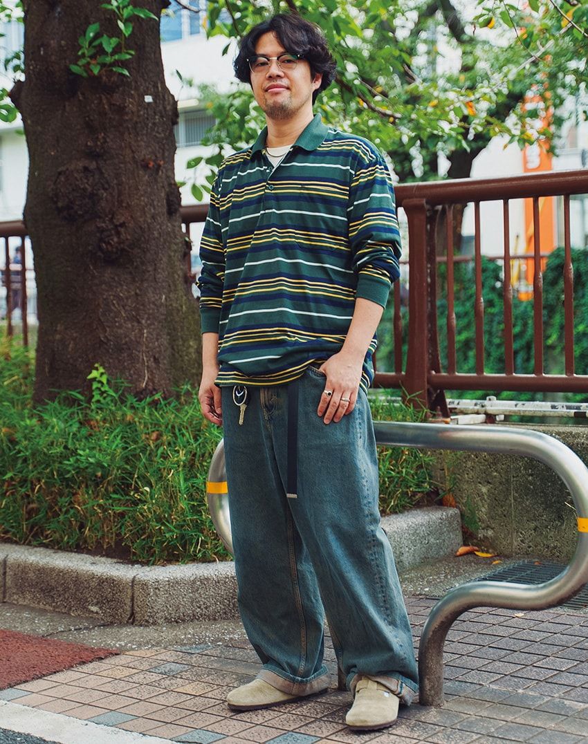 デニム＝ザラ　ポロシャツ＝古着　サンダル＝ビルケンシュトック　メガネ＝Hオプティカル