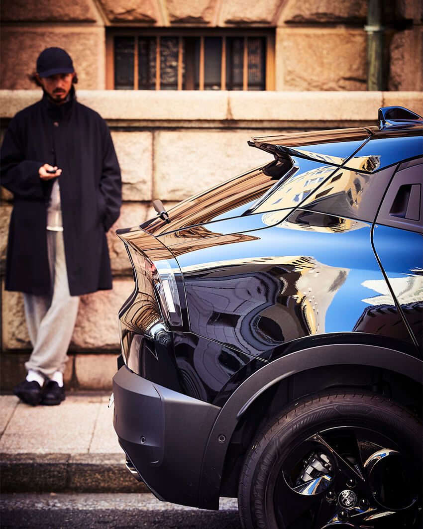 今、再びのアルファ ロメオ。 昼夜の贅沢時間と共鳴する「ジュニア」の魅⼒とは!? その⾊気・デザイン・ドライブフィールをパトリシオが語る - 2枚目の画像