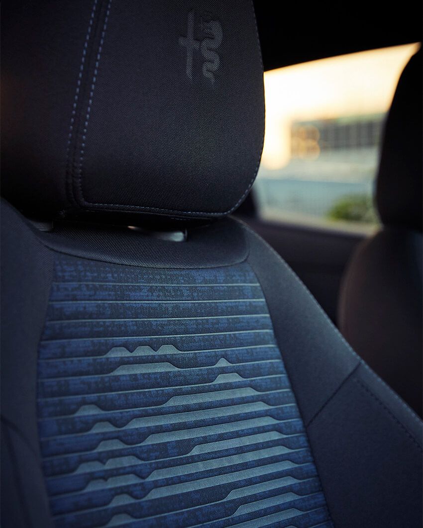 今、再びのアルファ ロメオ。 昼夜の贅沢時間と共鳴する「ジュニア」の魅⼒とは!? その⾊気・デザイン・ドライブフィールをパトリシオが語る - 5枚目の画像