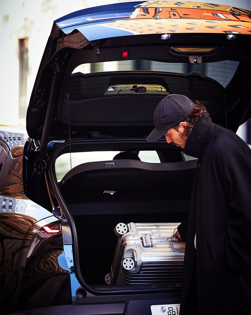 今、再びのアルファ ロメオ。 昼夜の贅沢時間と共鳴する「ジュニア」の魅⼒とは!? その⾊気・デザイン・ドライブフィールをパトリシオが語る - 3枚目の画像