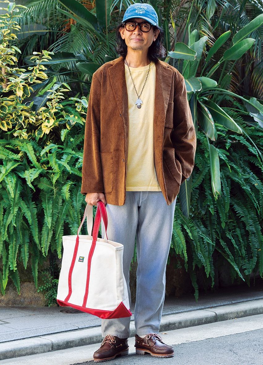 ジャケット＝ウィローパンツ　Tシャツ、パンツ＝グッドオン　靴＝ティンバーランド　バッグ＝エル・エル・ビーン