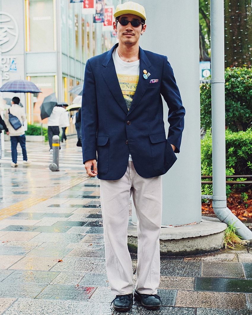 ジャケット、サングラス＝ノーブランド