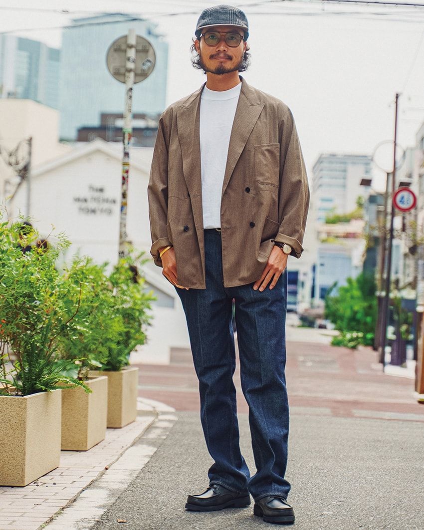 ジャケット＝キャプテン サンシャイン　デニム＝オーラリー　靴＝パラブーツ　帽子＝エンダースキーマ　サングラス＝モスコット