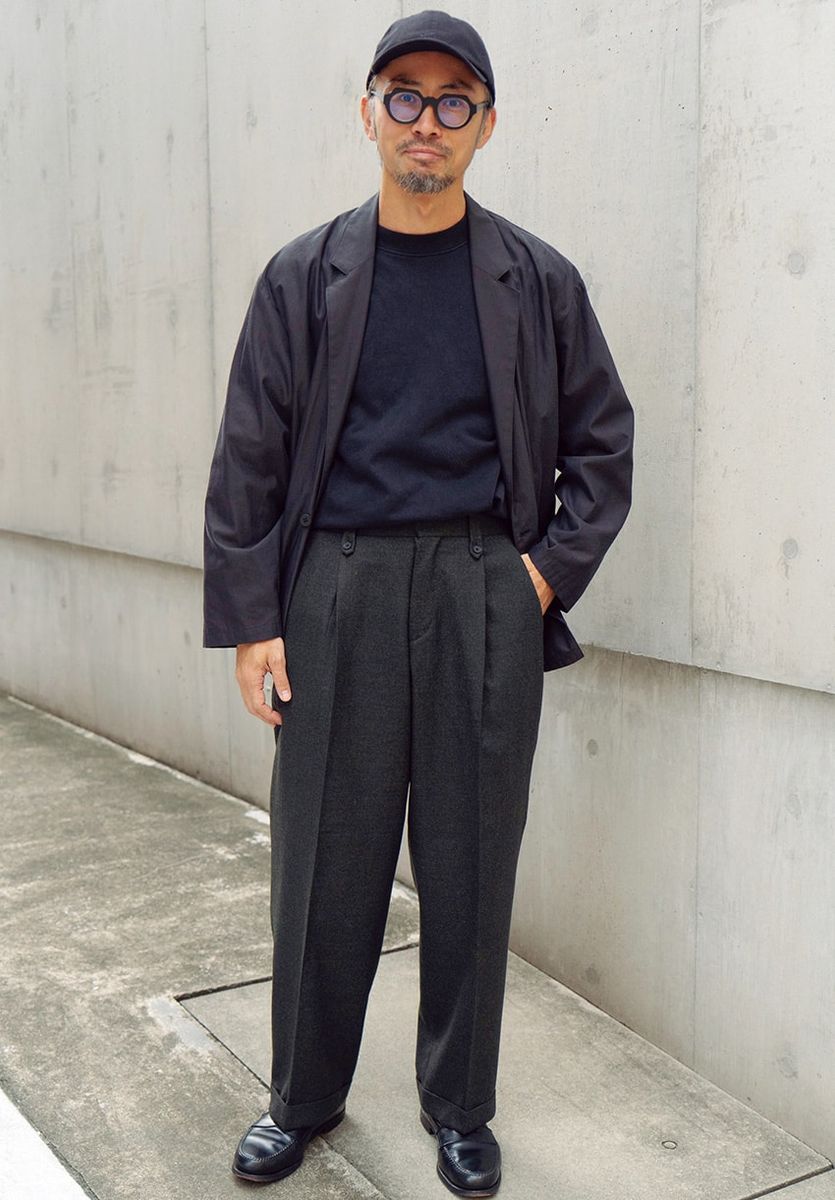 ジャケット＝スティル バイ ハンド　Tシャツ＝ユニクロ　パンツ＝カラー　靴＝オールデン