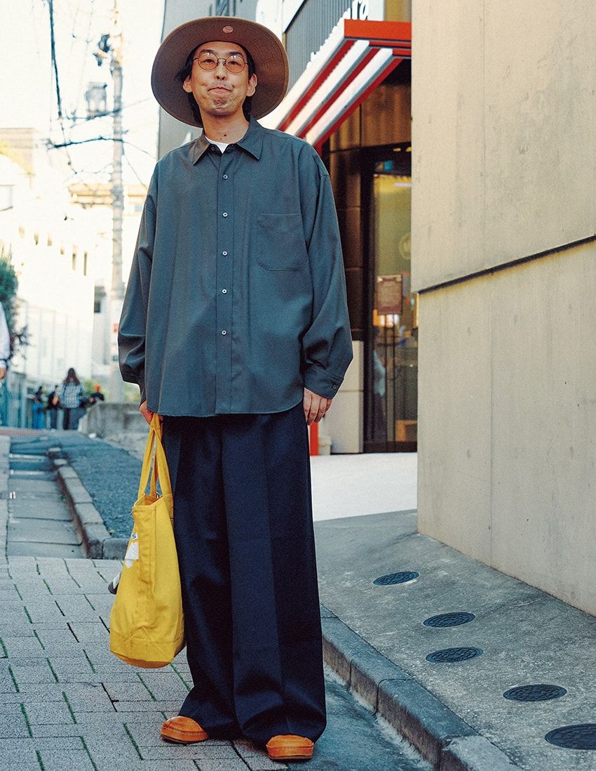 パンツ＝モンキータイム　シャツ＝ユナイテッドアローズ　スニーカー＝エンダースキーマ　帽子＝ホームゲーム