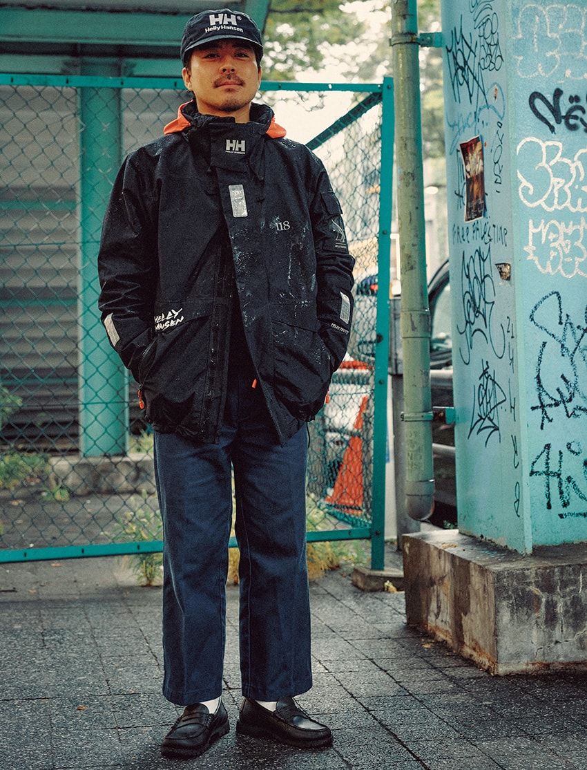 ジャケット、帽子=ヘリーハンセン パンツ=ディッキーズ