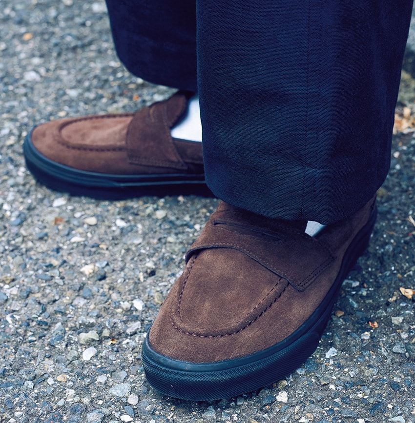 今季は圧倒的に「革靴」が高支持率！クラークス、ジョンロブetc.街角16人の足元スナップ - 20枚目の画像