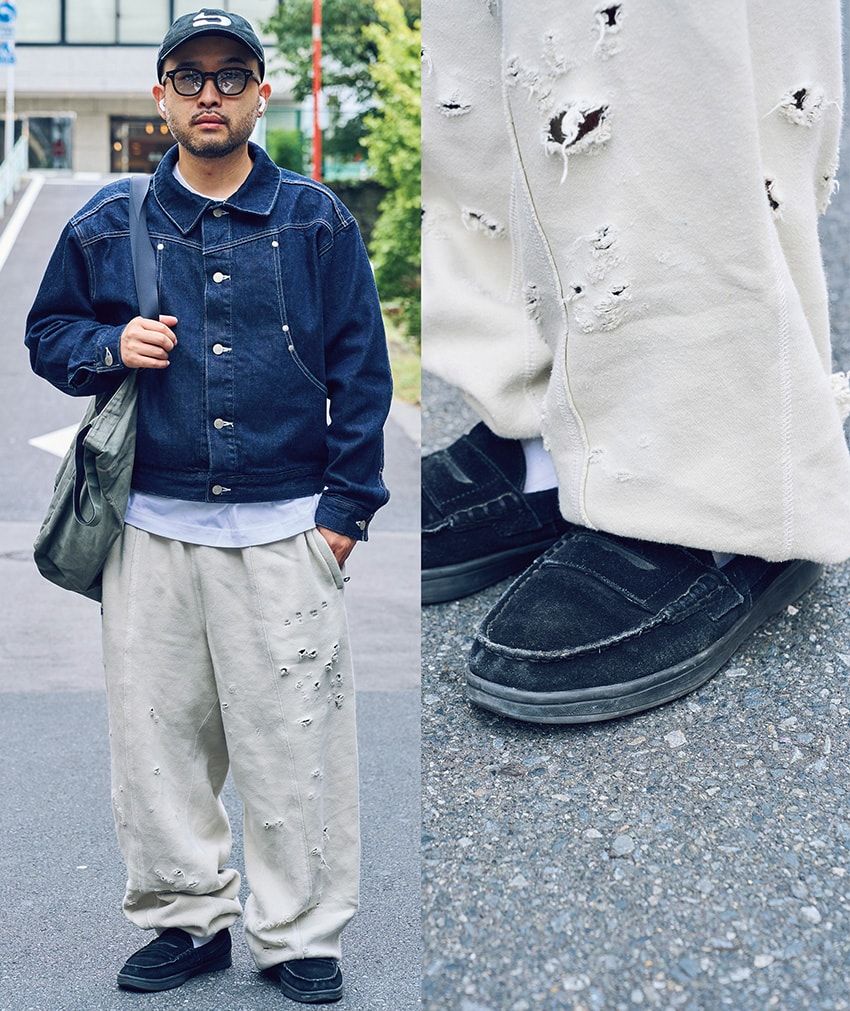 靴＝グラビス　デニムジャケット、パンツ、バッグ＝バル　帽子＝ニューエラ × バル