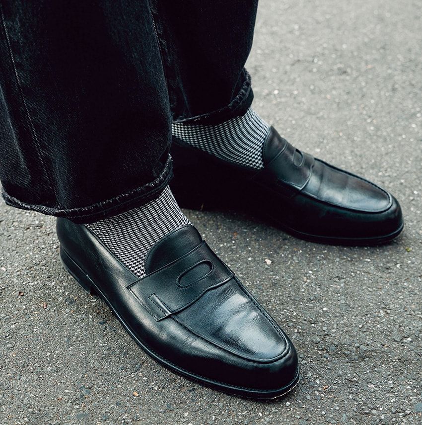 今季は圧倒的に「革靴」が高支持率！クラークス、ジョンロブetc.街角16人の足元スナップ - 16枚目の画像