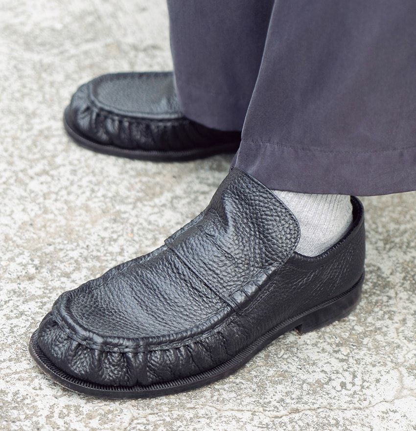 今季は圧倒的に「革靴」が高支持率！クラークス、ジョンロブetc.街角16人の足元スナップ - 19枚目の画像