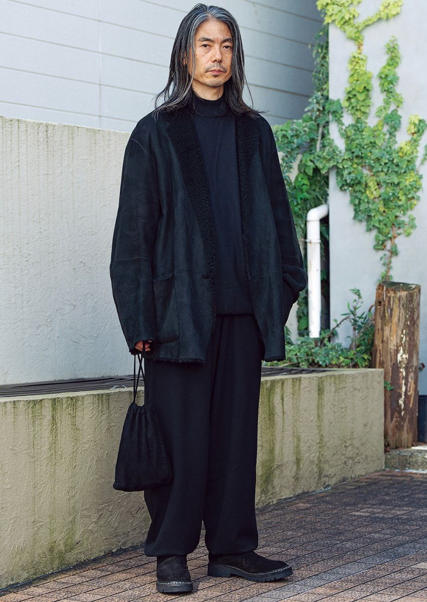 ジャケット、ニット、パンツ=コモリ ブーツ=グイディ バッグ=アエタ 腕時計=ロレックス