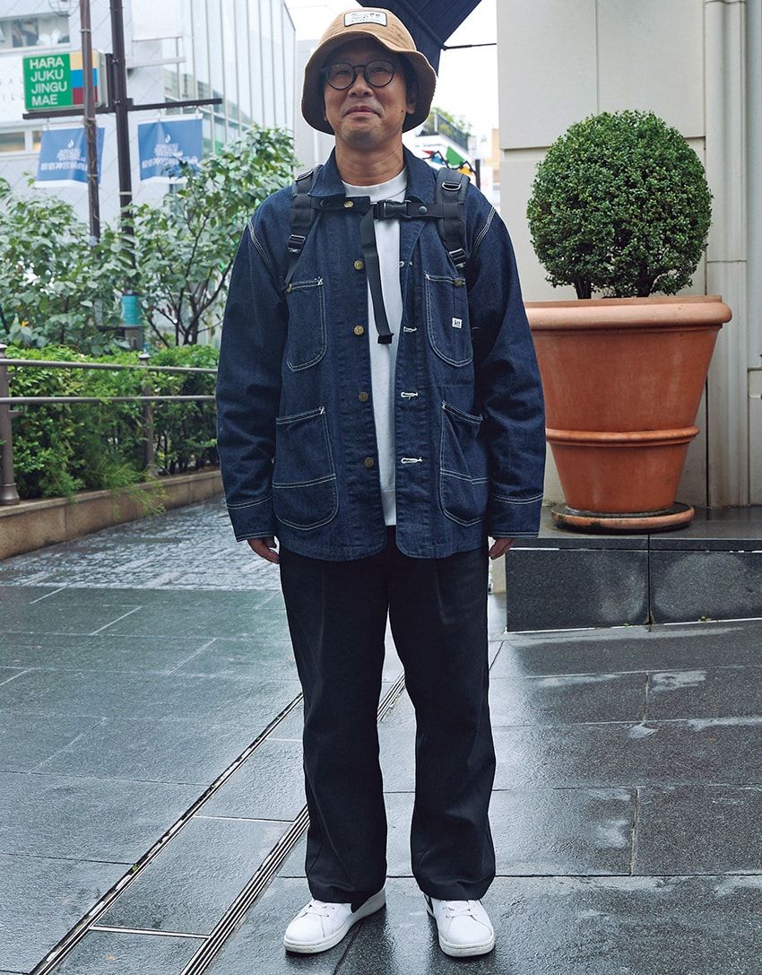 パンツ＝ディッキーズ　ジャケット＝リー　スニーカー＝ナイキ　帽子＝フリークス ストア