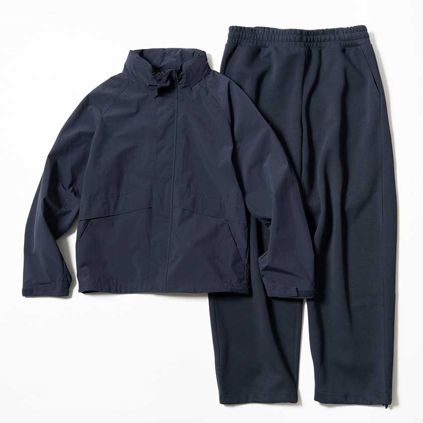 ブルゾン6990円／ユニクロ　0120-170-296、パンツ2990円／GU　0120-856-452