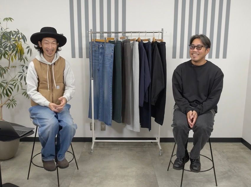 ［左］原 亮太●OCEANS統括編集長。’79年生まれ。落語好きな愛知県出身者。ベスト／、パーカ／、デニム／、ブーツ／ブランドストーン、ハット／ステットソン［右］菊池陽之介●’79年生まれ。スタイリスト熊谷隆志氏に師事し、2004年に独立した敏腕。黒スウェット／、デニム／H ビューティー＆ユース、ロンT／イレーヴ、ブーツ／オーラリー