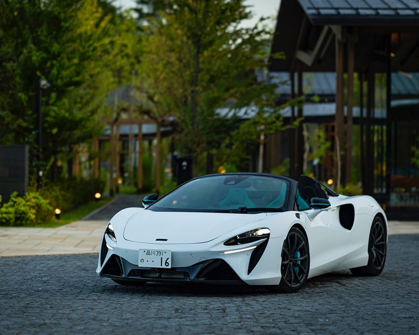 F1王者「マクラーレン」で駆けるロマン。量産ハイブリッド車“アルトゥーラ スパイダー”を試乗 - 8枚目の画像