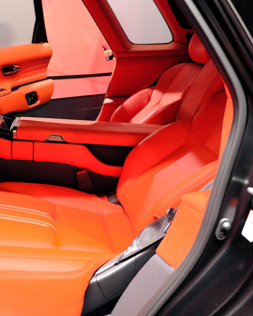 ショーファーカーだけに、後席は超快適そう。