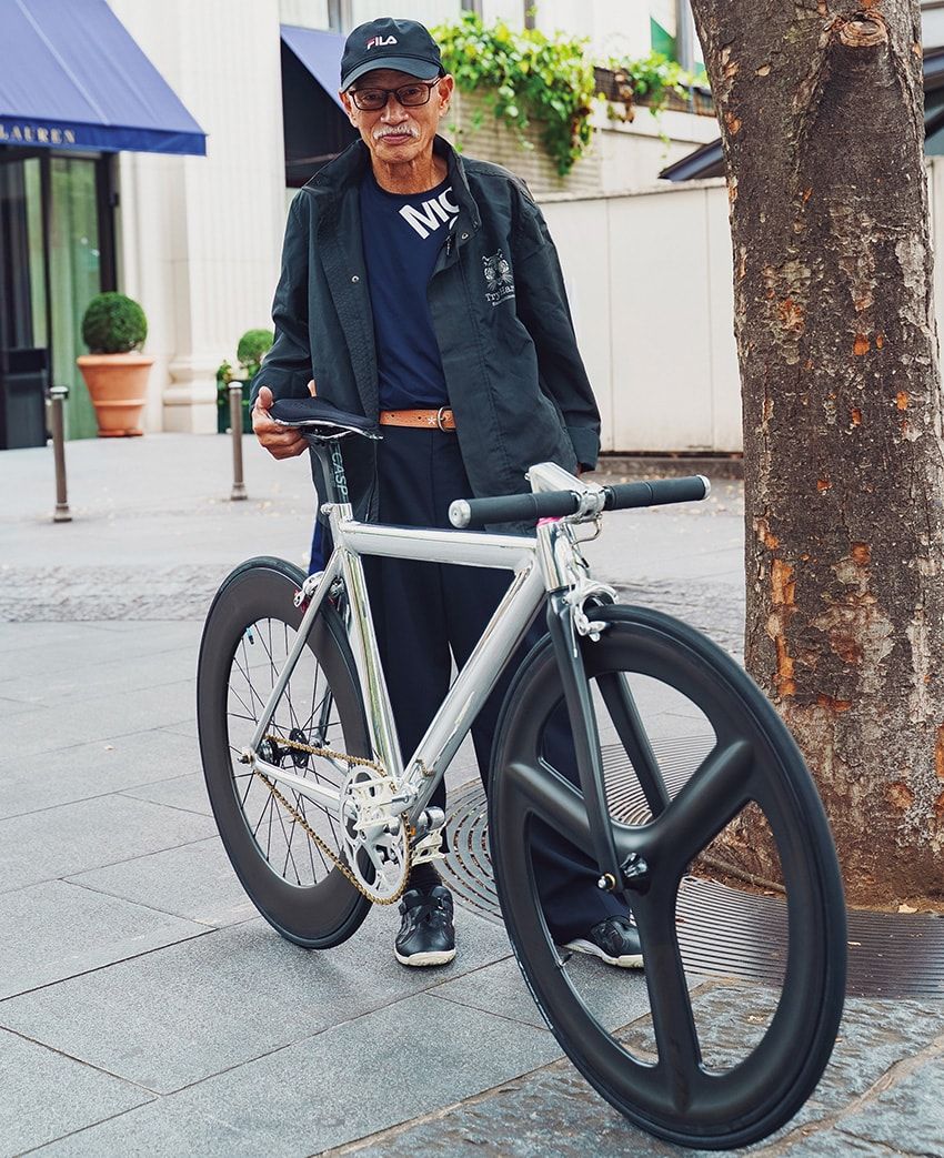 スニーカー＝アシックス