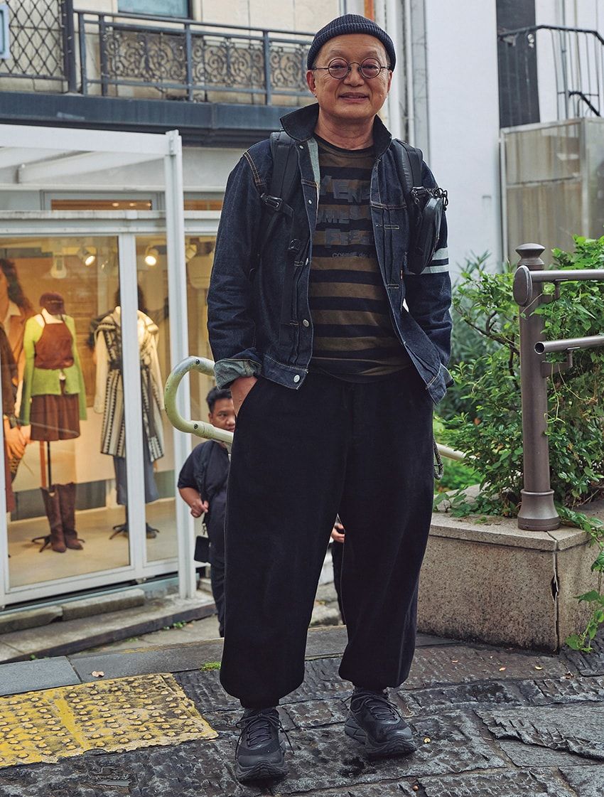 デニムジャケット＝モモタロウ ジーンズ　パンツ＝ジュンヤ ワタナベ マン　スニーカー＝ホカ　帽子＝カシラ