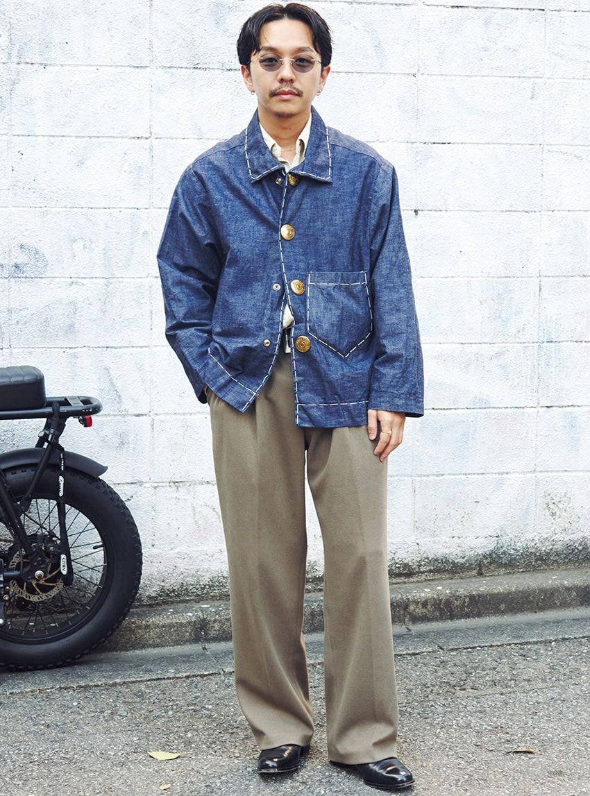 シャツ＝クーキーズー　パンツ＝ザ ボールドマン　サングラス＝アトリエマクリ