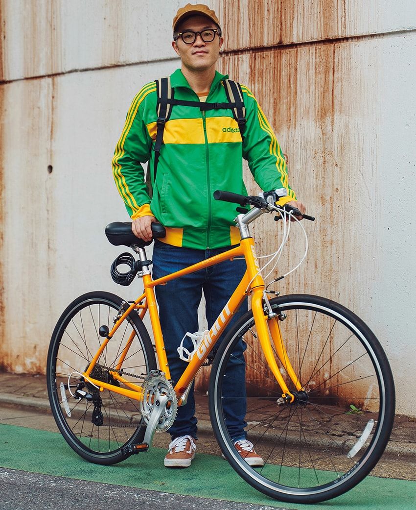 ジャケット＝アディダス オリジナルス　デニム＝ユニクロ