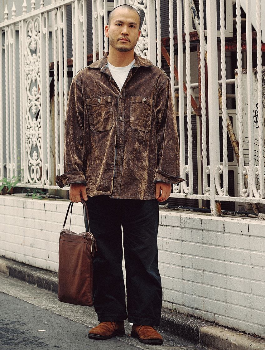 シャツ＝ヘドメイナー　パンツ＝ヤンヤン ヴァン エシュ　バッグ＝MM6