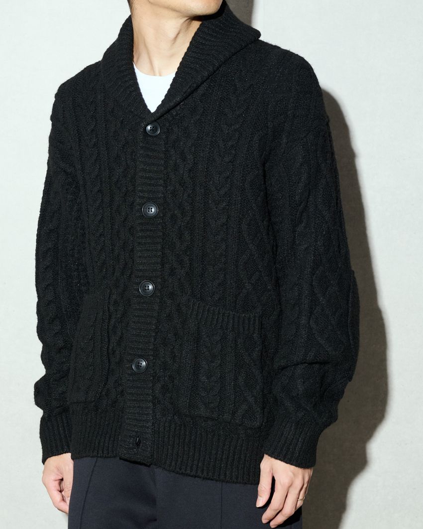 「ケーブルショールカラーカーディガン」4990円／GU×エンジニアド ガーメンツ（GU　0120-856-453）165cm痩せ型、Mサイズ着用