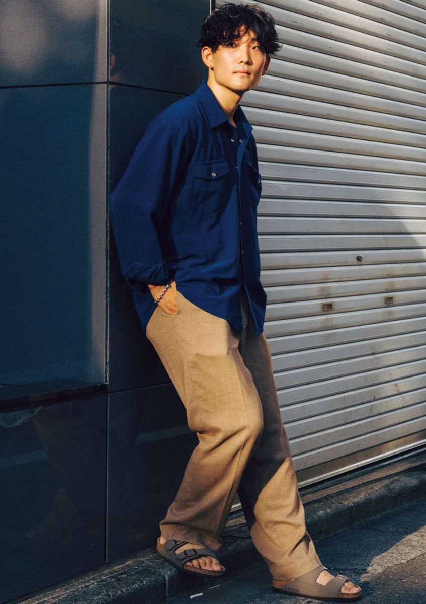 シャツ＝古着　パンツ＝ポロ ラルフ ローレン　サンダル＝ビルケンシュトック