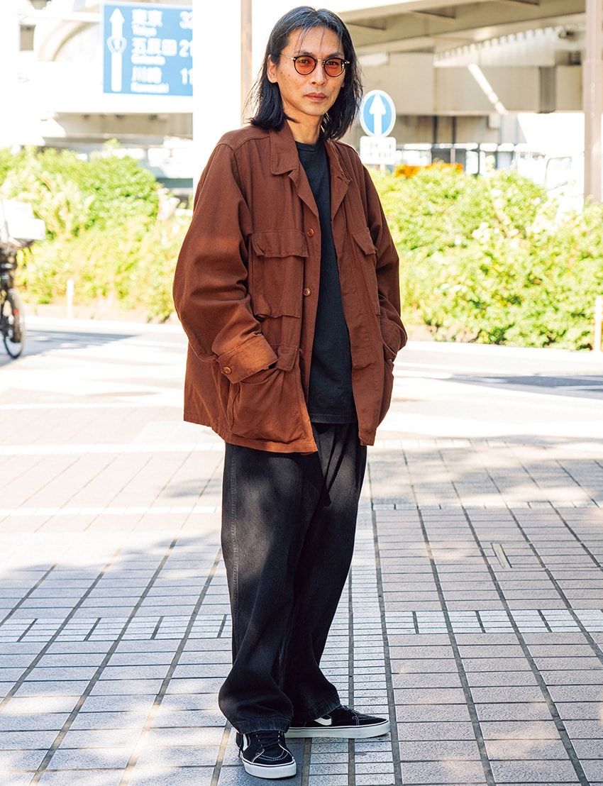 シャツ、デニム＝コモリ