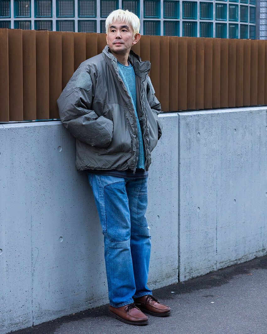 ジャケット=古着 ニット=サンドウォーター デニム=リーバイス 靴=ラッセルモカシン
