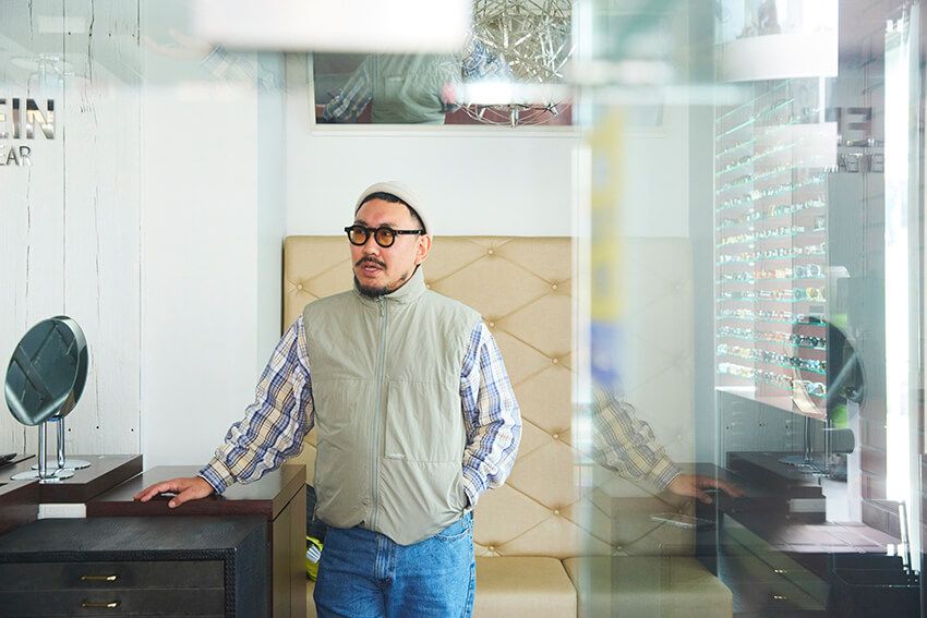 矢澤直人（やざわ・なおと）●1982年生まれ。青山の気鋭アイウェアショップ・ブリンクでプレスとして活躍後、渋谷の老舗メビウスの姉妹店であるクラインアイウェアの店長に就任。店舗運営の傍ら、バイヤーとして世界を飛び回る。Instagram：@kleinvintageeyewear