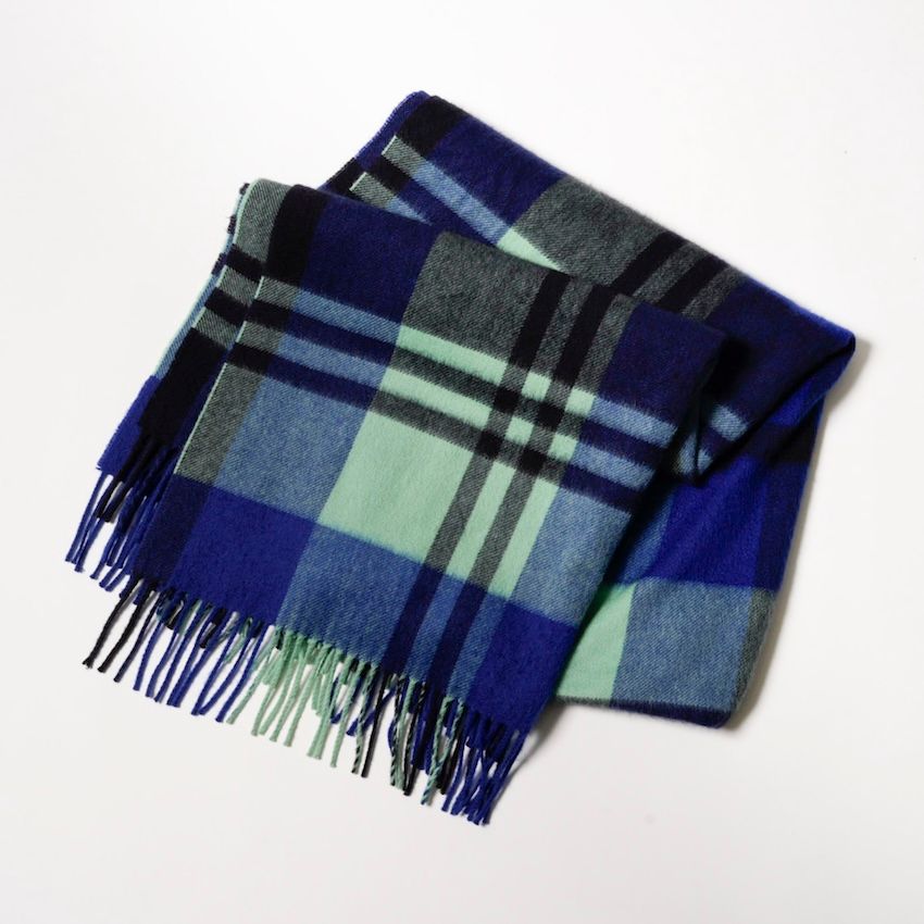 「ジョシュアエリス」のストール（秋山 私物）