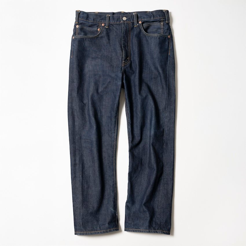 「アンライクリー」のデニム（﨑向 私物）