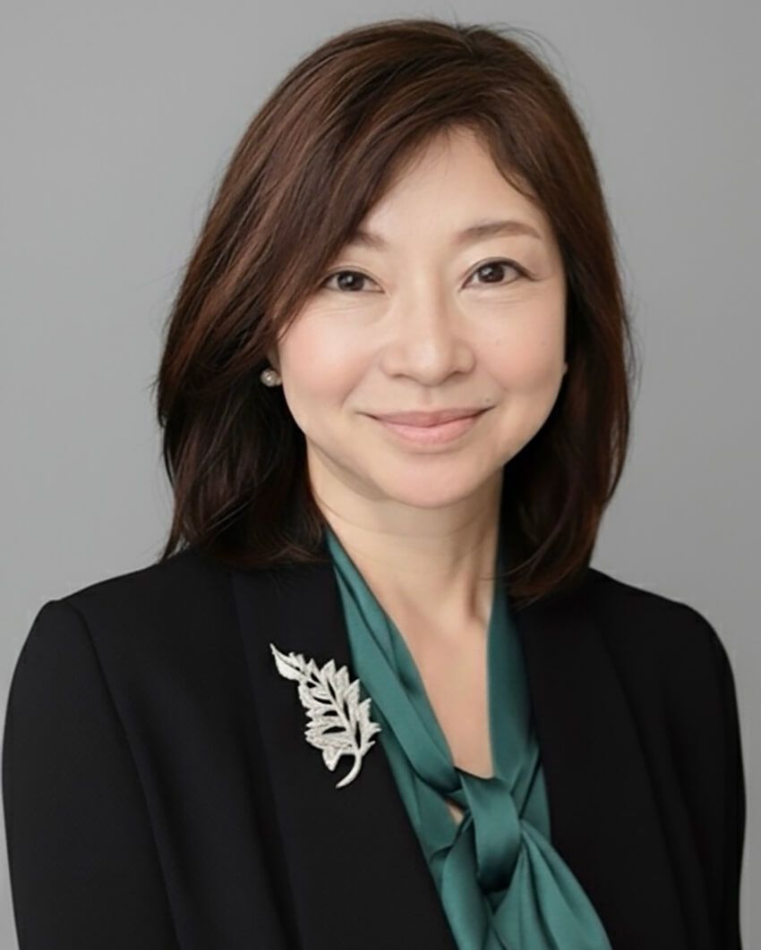 今蔵ゆかりさん⚫︎コミュニケーションクリエイター。マインドフルネス関連の資格を持ち、企業や医療機関向けに「経営者と社員、スタッフが共に成長できる職場づくり」をテーマにした研修・講演を実施。著書に『～自分も幸せまわりも幸せ～「上機嫌に働く67のコツ」』（ぱる出版）、『みんなに必要とされている人の「ひと工夫の習慣」』（クロス・メディア・パブリッシング）など。