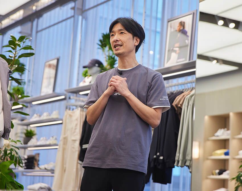 安井＠＠さん●ニューバランスのこれまでとこれからを知り尽くし、細かくヒアリングしながら各々のライフスタイルにそって提案する原宿店の頼れるアニキ。実は、名バイプレーヤーとして数々の映画やドラマに名を連ねる俳優の弟さんでもある。