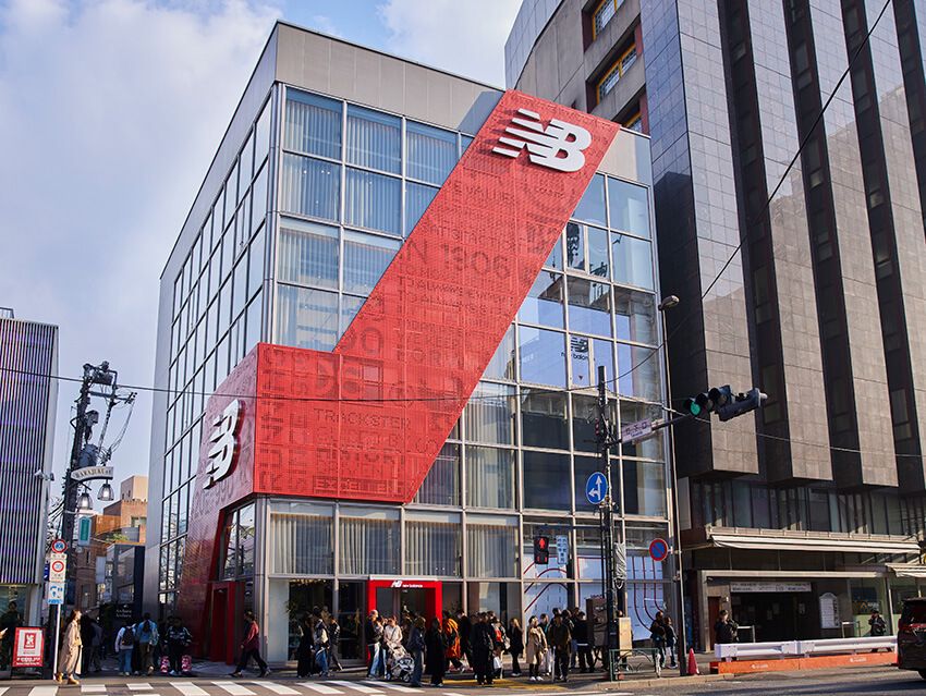 2016年に日本初のグローバルフラッグシップストアとして誕生し、10年目の今季にリニューアル。同社の“今”を感じられるStageエリアとOhtani Shopで構成された１階、Performanceエリアの2階、Lifestyleの3階、同社のクラフツマンシップが垣間見えるMADEの4階と、フロアごとに独自のカラーを打ち出し、充実のラインナップを展開する。