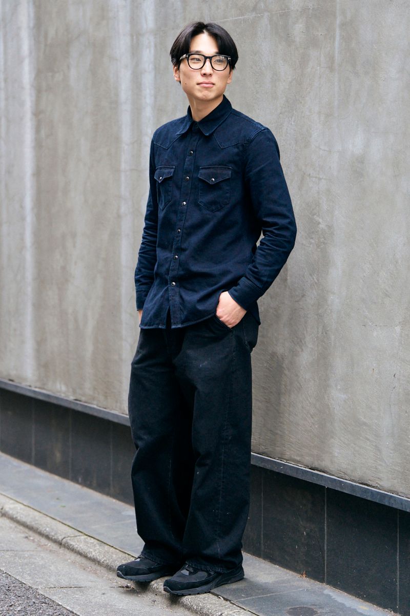 シャツ＝アクネストゥディオズ