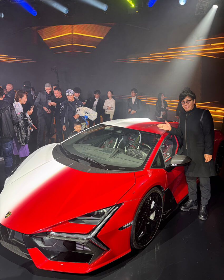 ド派手な“紅白ランボルギーニ”が日本にお目見え!! 極秘イベントに現れた2台の珍稀車 - 9枚目の画像