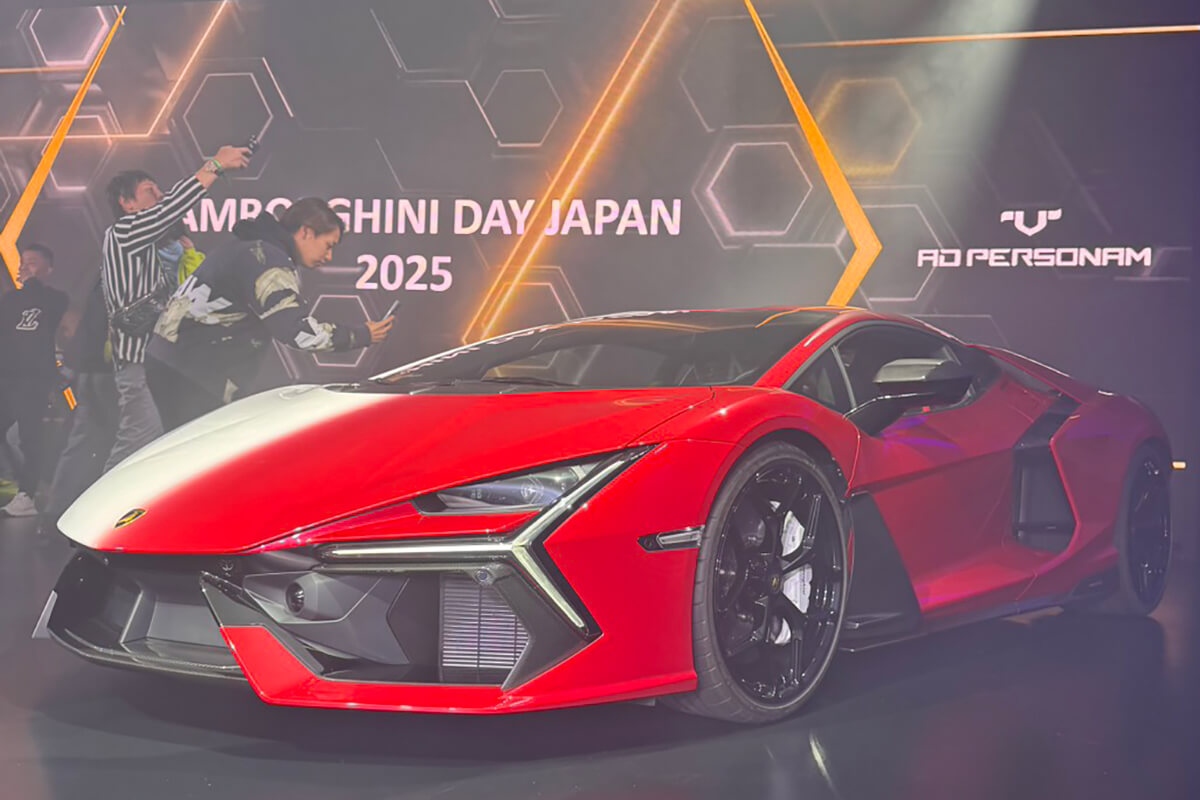 ド派手な“紅白ランボルギーニ”が日本にお目見え!! 極秘イベントに現れた2台の珍稀車