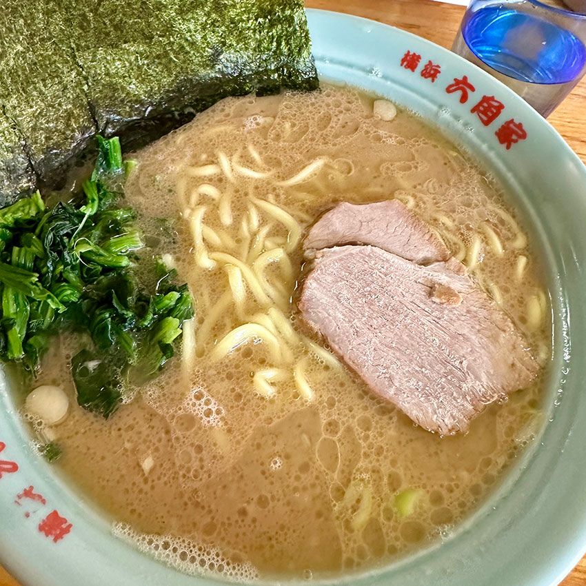 家系御三家として名を馳せた｢六角家｣。戸塚店が今年、戸塚駅直結の「トツカーナモール1F（GARDEN）」へ移転オープンした。