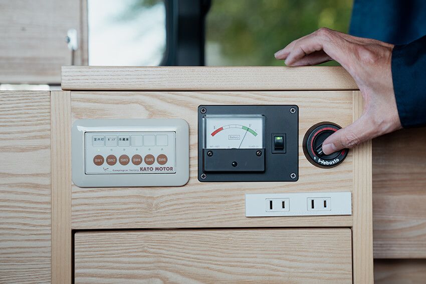 カスタム費700万円の「トヨタ ハイエース」でもまだ不満!?とろサーモン村田のこだわり詰まったカスタム車 - 16枚目の画像